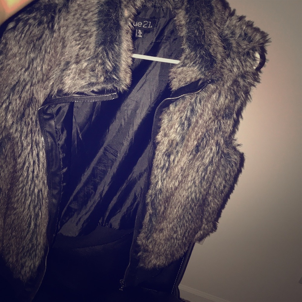 Furry vest! from rue 21 great condition xl